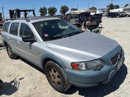 2004 VOLVO XC70 