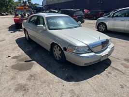 2004 LINCOLN TOWN CAR ULTIMATE