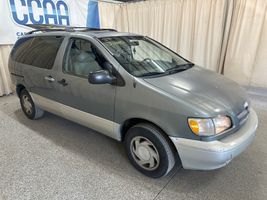 2000 TOYOTA SIENNA 