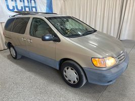 2002 TOYOTA SIENNA 