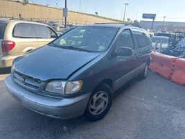2000 TOYOTA SIENNA 