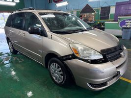 2004 TOYOTA SIENNA