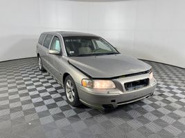 2005 VOLVO V70 BASE