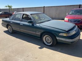 1993 FORD CROWN VICTORIA LX