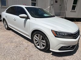 2017 VOLKSWAGEN PASSAT SE