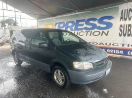 2000 TOYOTA SIENNA CE