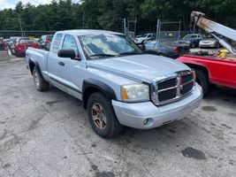 2005 DODGE DAKOTA SLT
