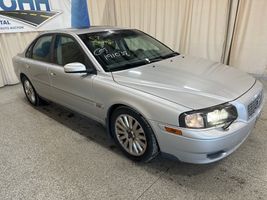 2004 VOLVO S80 BASE