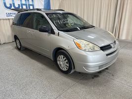 2004 TOYOTA SIENNA 