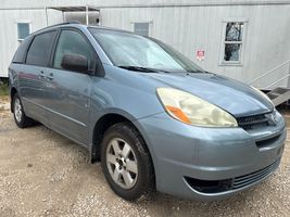 2004 TOYOTA SIENNA 