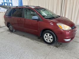 2004 TOYOTA SIENNA 