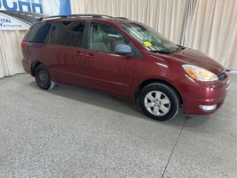 2004 TOYOTA SIENNA 