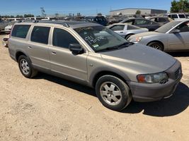 2004 VOLVO XC70 