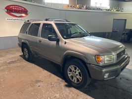 2001 NISSAN PATHFINDER SE