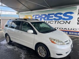 2009 TOYOTA SIENNA
