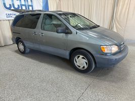 2000 TOYOTA SIENNA 