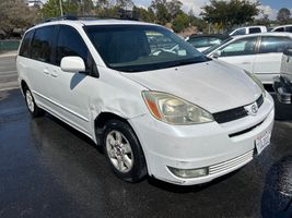 2004 TOYOTA SIENNA 