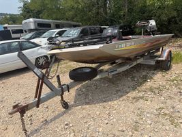 2000 RIVER TRAIL  17 FT ALUMINUM BASS BOAT  FALCON , BASS CAT