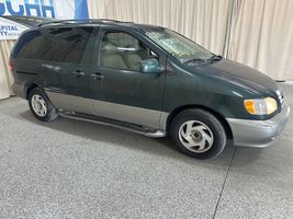 2001 TOYOTA SIENNA 