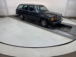 1982 MERCEDES-BENZ 300 SERIES 300TD