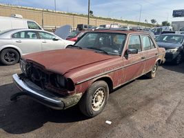 1983 MERCEDES-BENZ 300 SERIES 300D