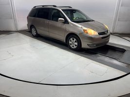2004 TOYOTA SIENNA XLE