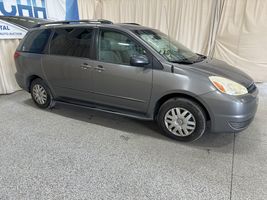 2005 TOYOTA SIENNA 