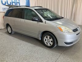 2004 TOYOTA SIENNA 