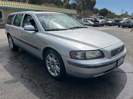 2004 VOLVO V70