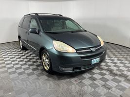2004 TOYOTA SIENNA 