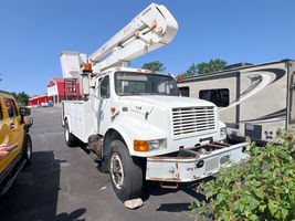 1998 INTERNATIONAL  BUCKET TRUCK 