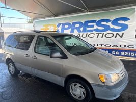 2001 TOYOTA SIENNA