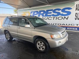 2004 TOYOTA HIGHLANDER BASE