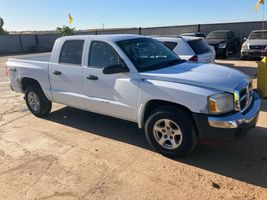 2005 DODGE DAKOTA SLT