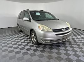 2004 TOYOTA SIENNA XLE