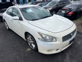 2011 NISSAN MAXIMA 