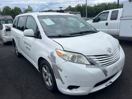 2016 TOYOTA SIENNA 