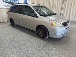 2004 TOYOTA SIENNA 
