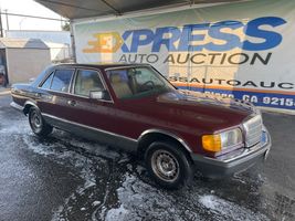 1982 MERCEDES-BENZ 300 SERIES