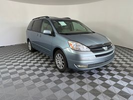 2005 TOYOTA SIENNA XLE