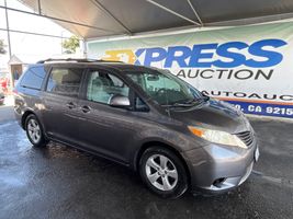 2012 TOYOTA SIENNA