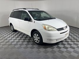 2004 TOYOTA SIENNA 