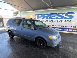2002 TOYOTA SIENNA