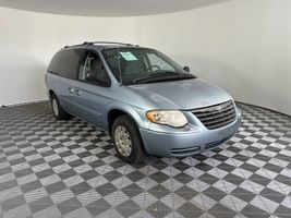 2005 CHRYSLER TOWN & COUNTRY LX
