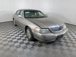 2003 LINCOLN TOWN CAR EXECUTIVE