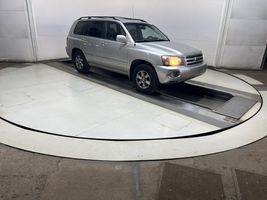 2004 TOYOTA HIGHLANDER 