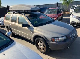 2004 VOLVO XC70 