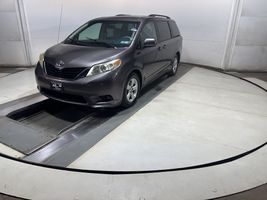 2011 TOYOTA SIENNA LE 8-PASSENGER