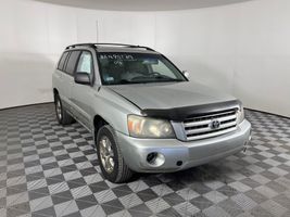 2004 TOYOTA HIGHLANDER 