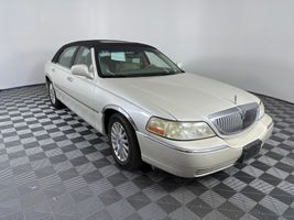 2004 LINCOLN TOWN CAR 